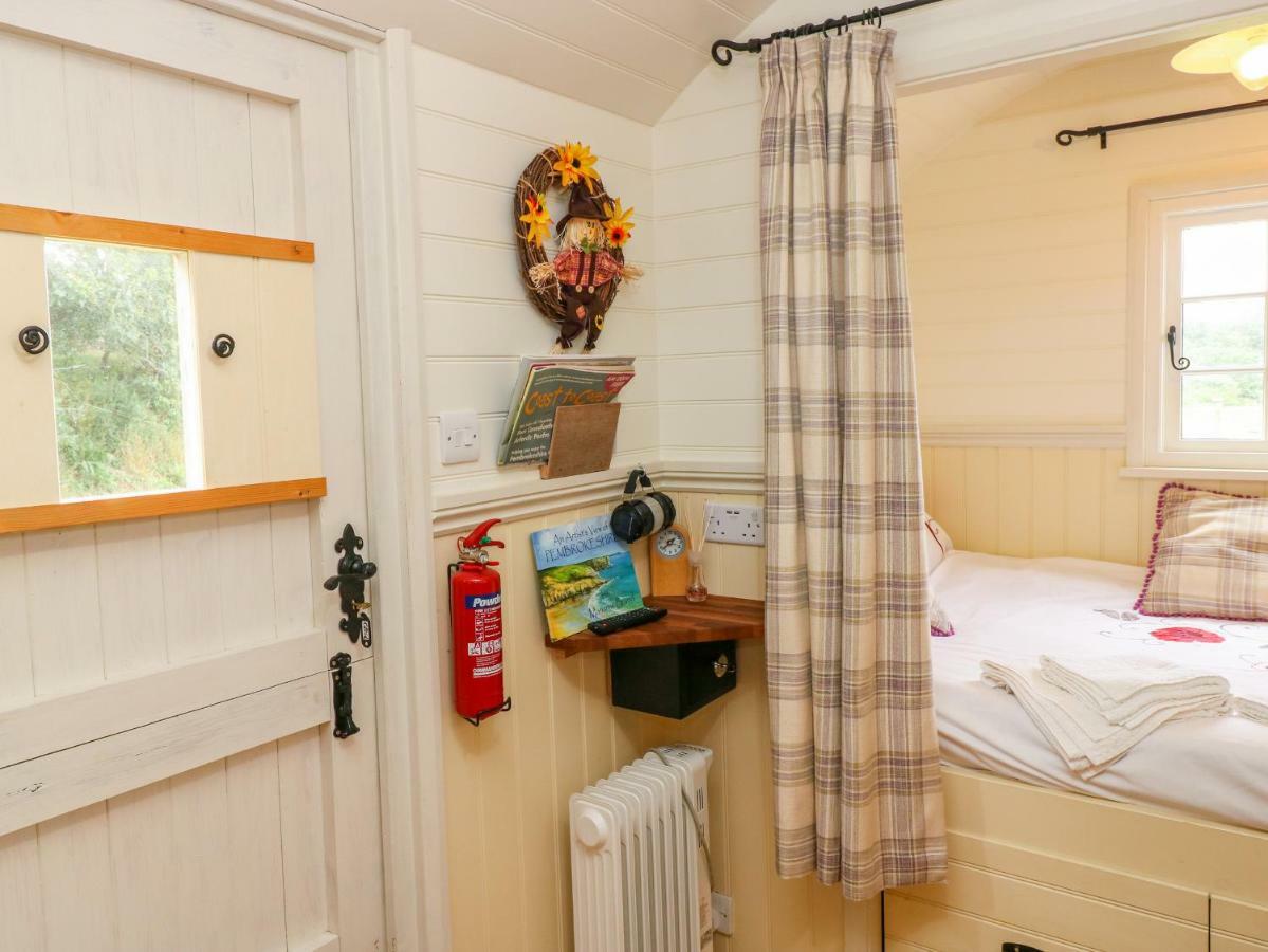Shepherds Hut - The Crook Milford Haven Luaran gambar